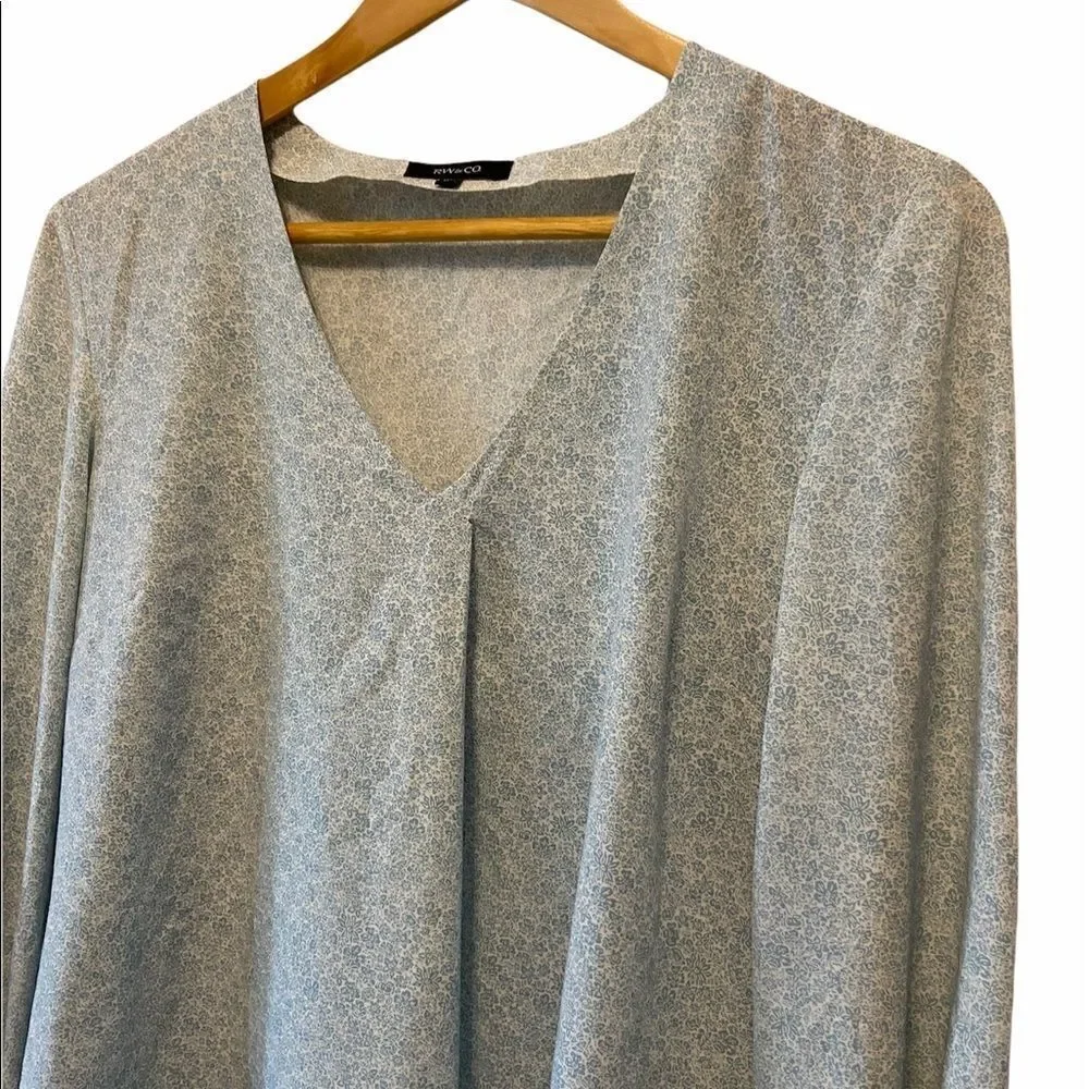 RW&CO Light Loose Fit Tie Sleeve Floral Loose Top - Picture 2 of 8